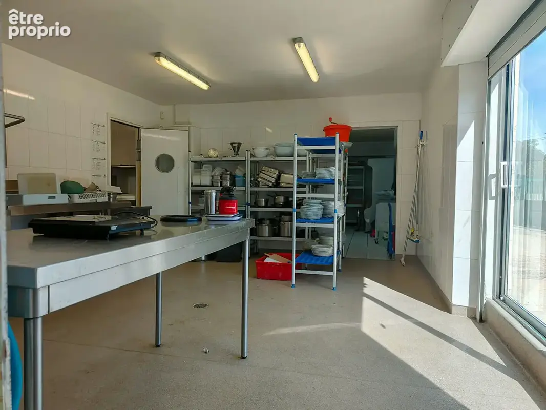 Local commercial Dissay 355 m2 - photo 8