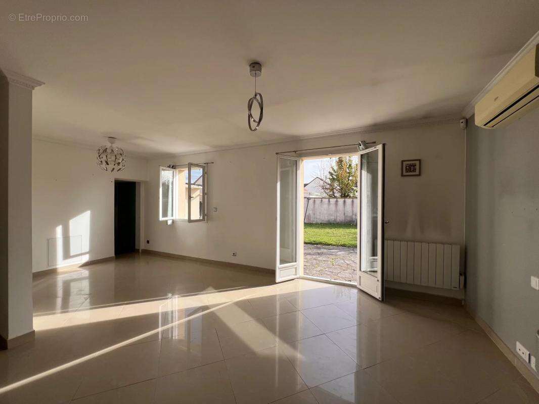 Maison à DAMMARTIN-EN-GOELE