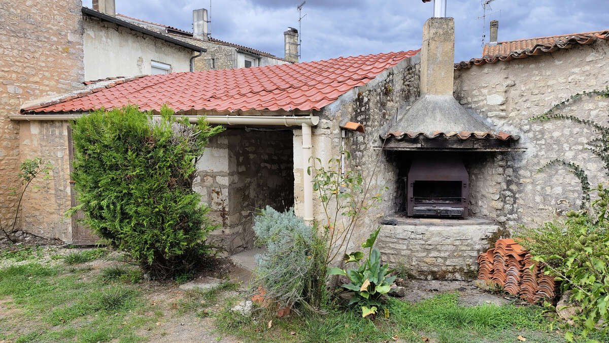 Maison à SAINT-JEAN-D&#039;ANGELY