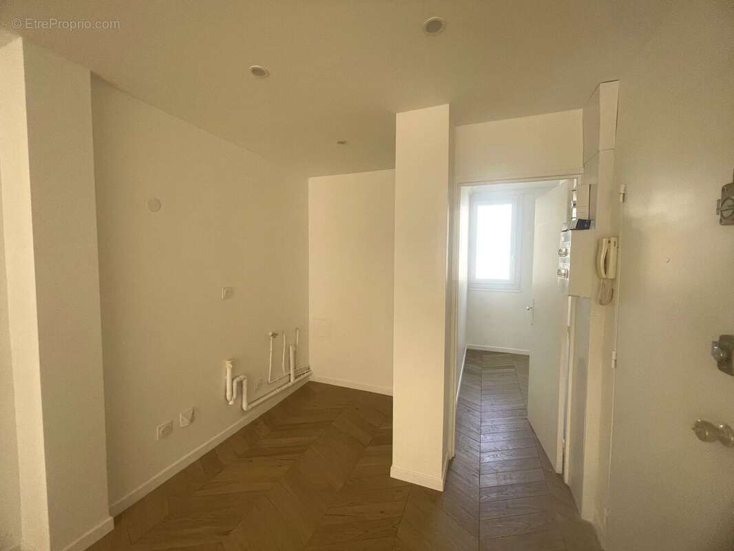 Appartement familial - 4 chambres - refait a neuf - photo 2
