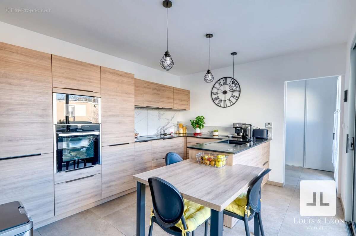Appartement à ANSE