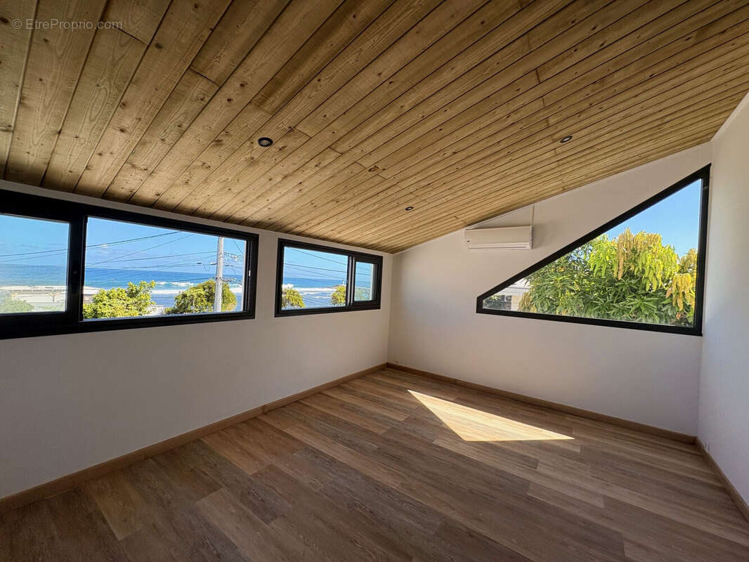 Maison 100 m² à Saint-Pierre  - photo 5