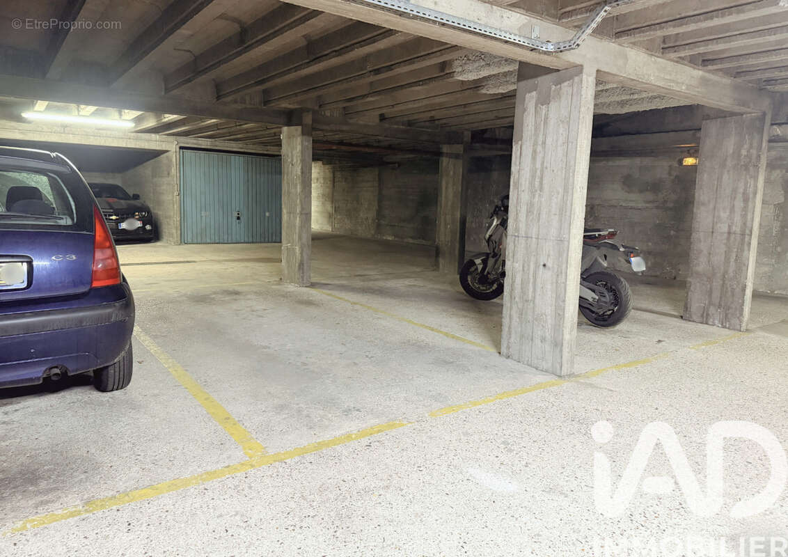 Photo 2 - Parking à PARIS-15E