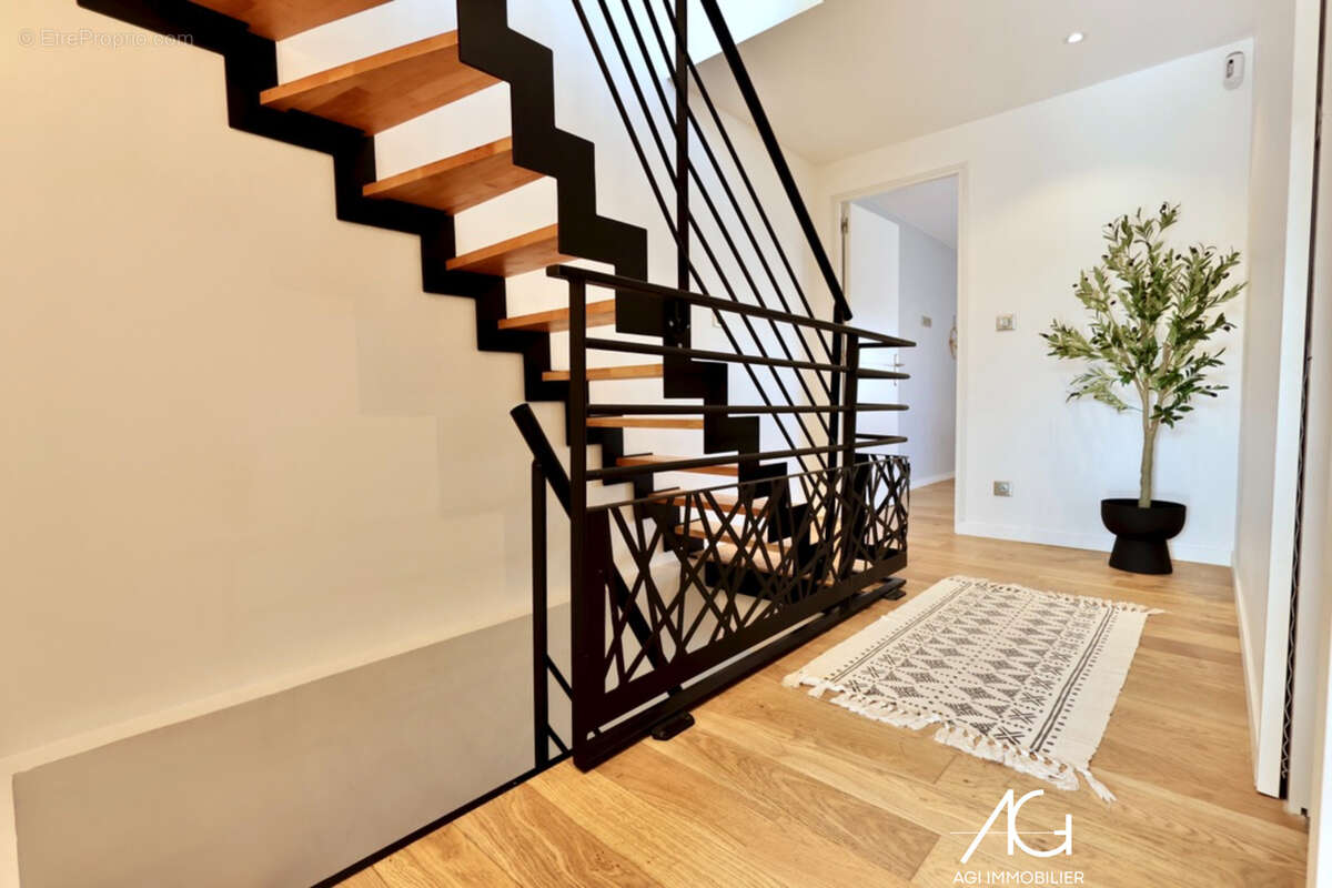 Fâches-thumesnil   magnifique maison familiale de 167 m2 entièrement rénovée   jardin   terrasse   garage de 6 - photo 10