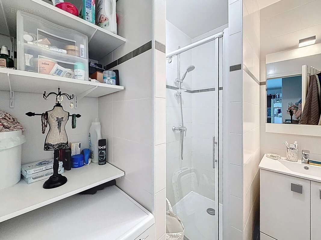 Appartement à SAINT-LAURENT-DU-VAR