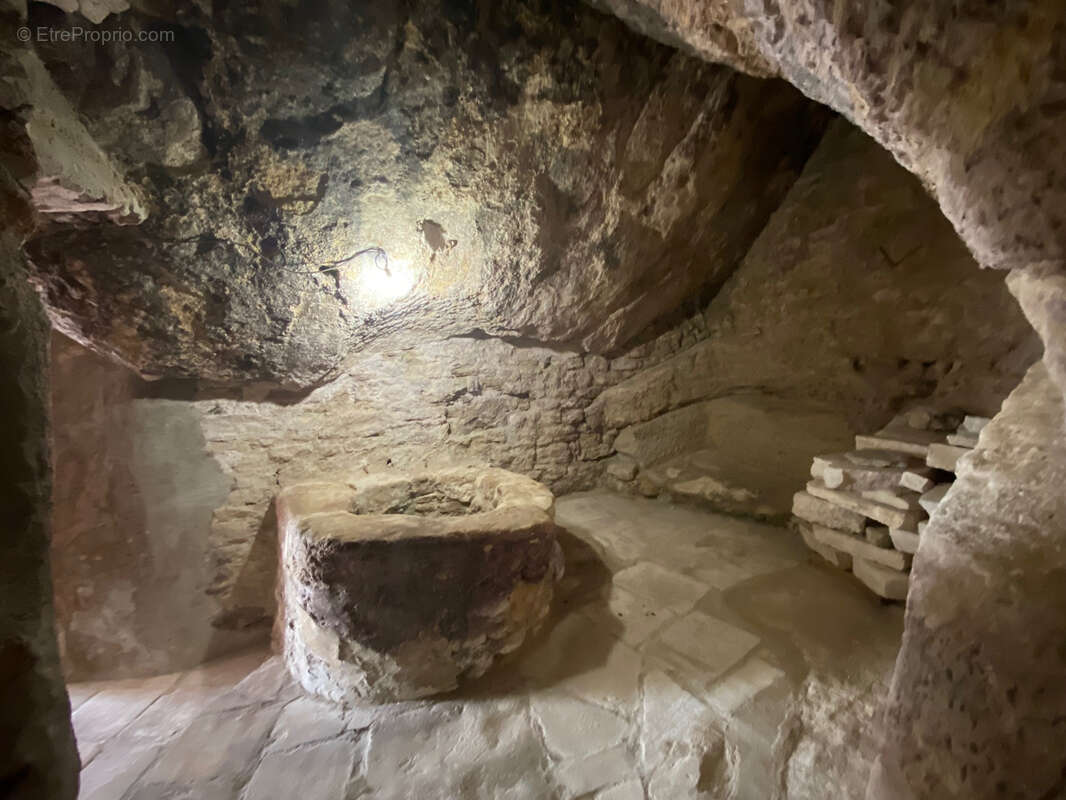 Maison à LA ROQUE-SUR-PERNES