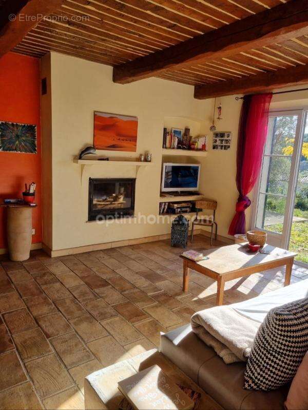 Villa provençale sur plus de 7 000 m² de terrain - photo 3