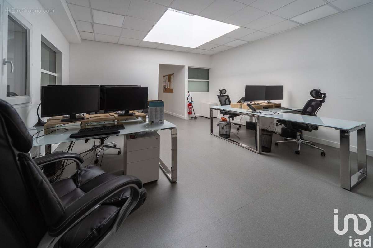 Photo 3 - Commerce à MANTES-LA-VILLE