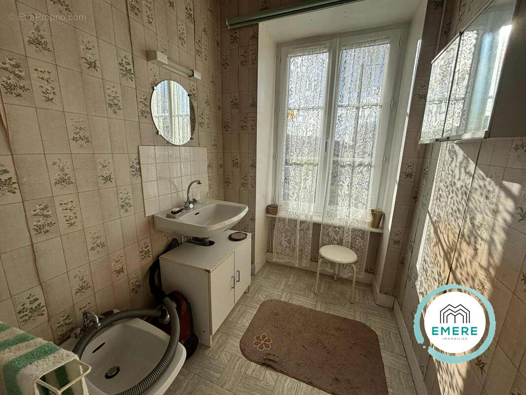 Maison à SAINT-AUBIN-DE-TERREGATTE