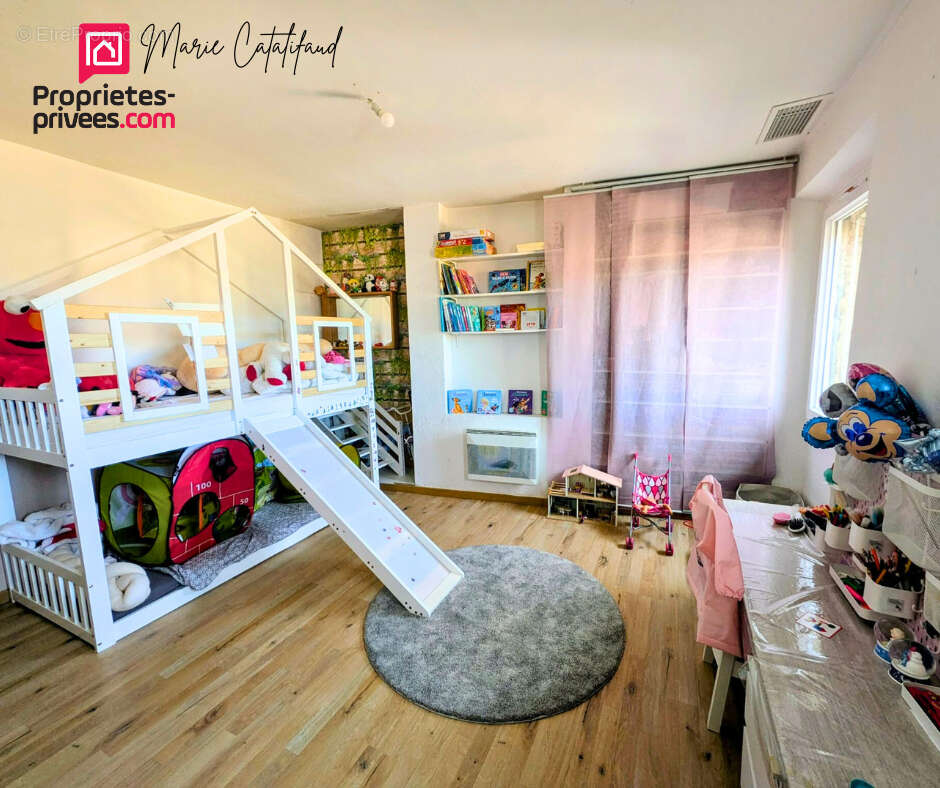 Appartement à LE MUY