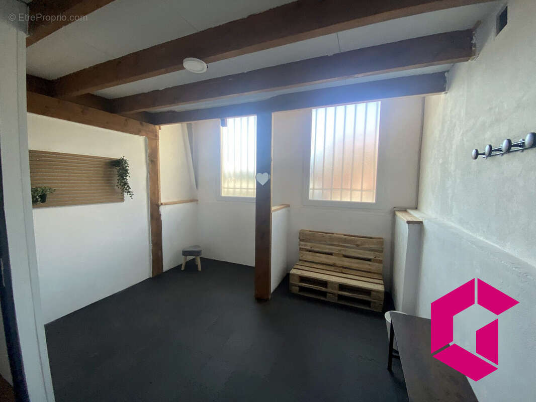 Commerce à CRAPONNE-SUR-ARZON