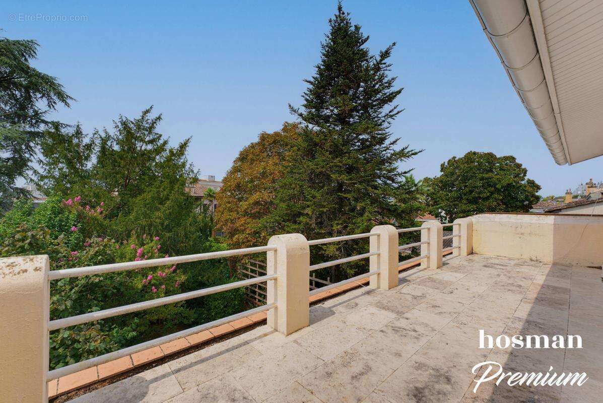 Maison familiale et bourgeoise de 210 m² – Jardin – Garage – Grenier aménageable – Bordeaux Chartrons - photo 5