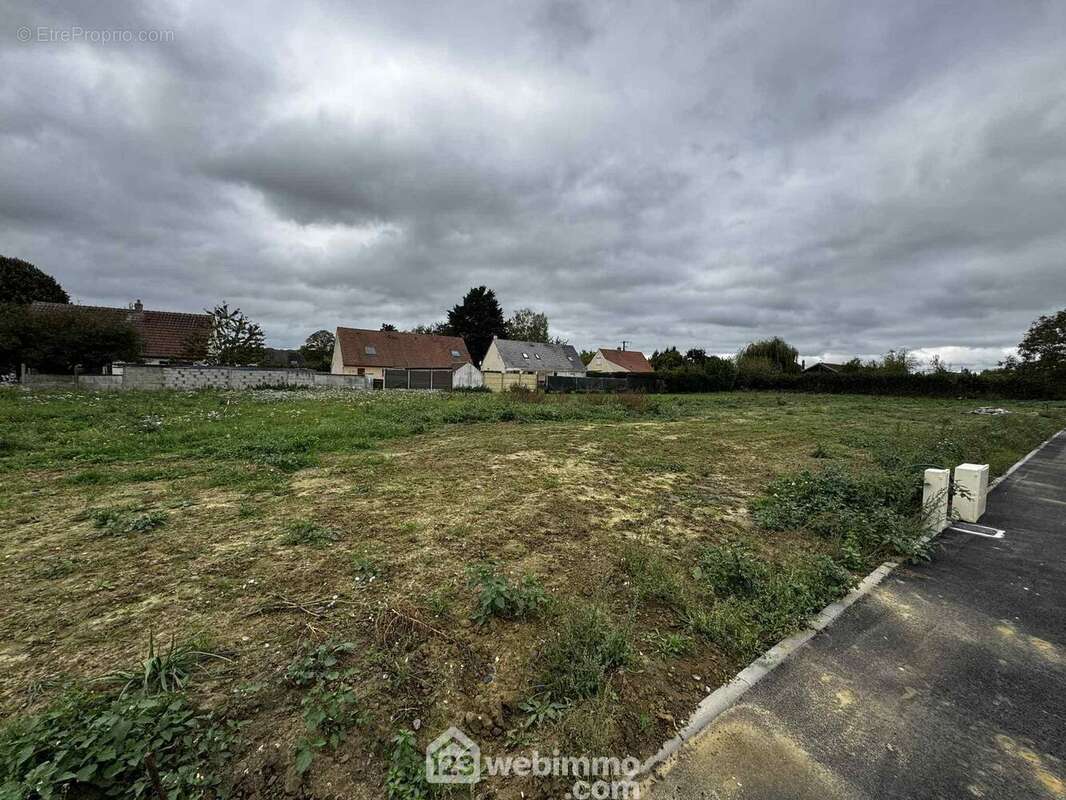 Ce terrain n&#039;attend plus que vous et votre projet - Terrain à VERSIGNY