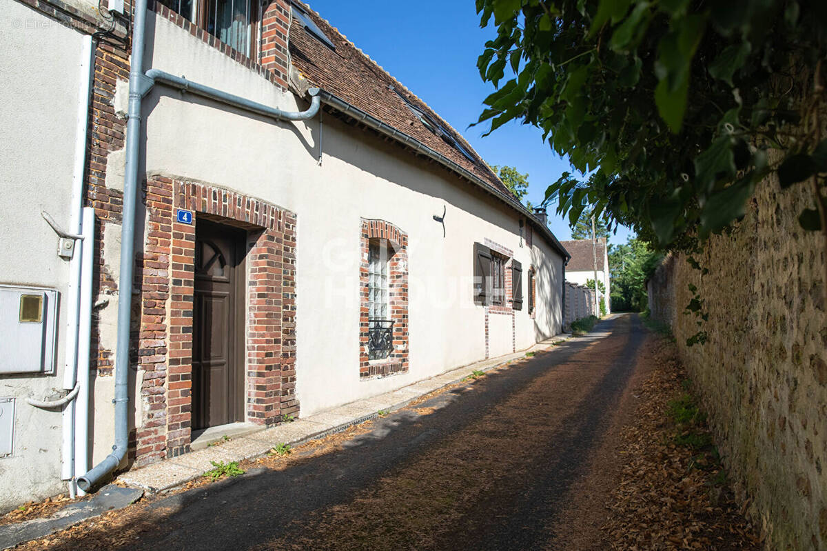 Maison à SAINT-MAURICE-LES-CHARENCEY
