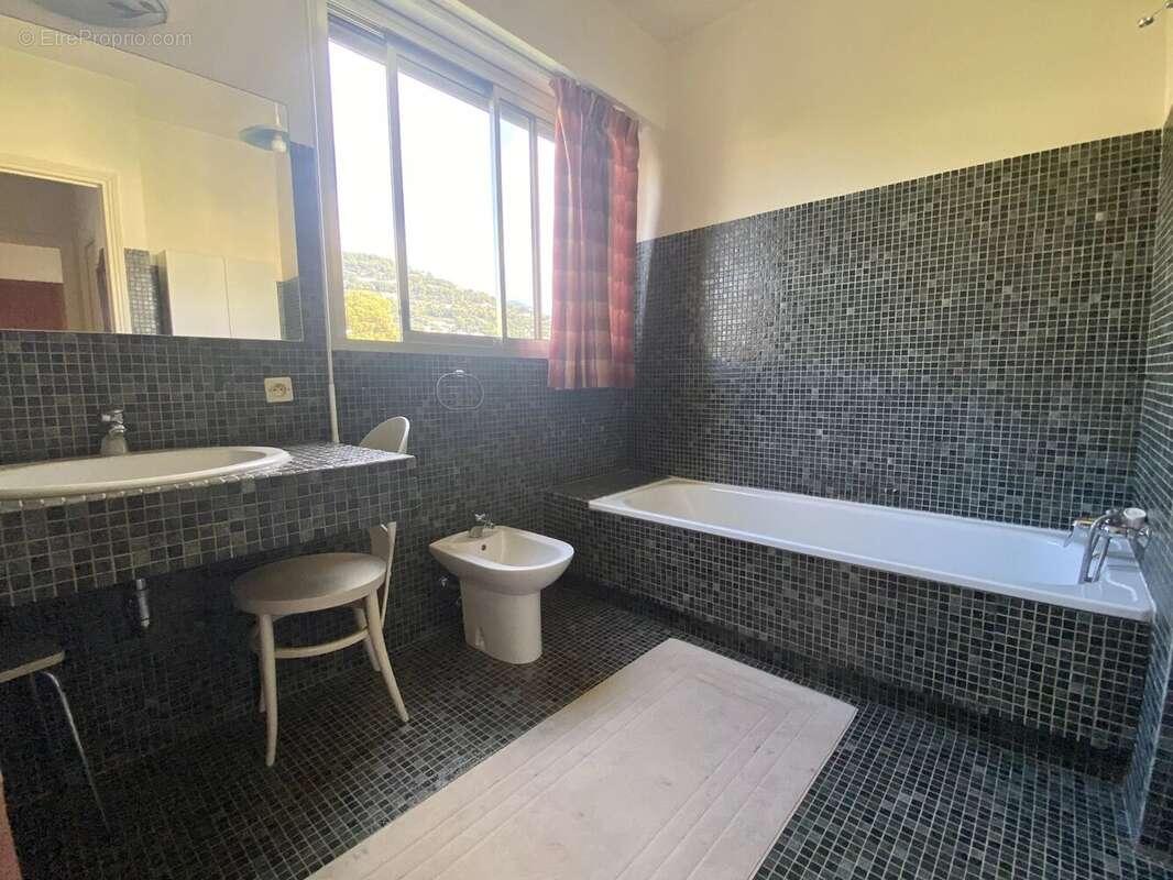 Appartement à ROQUEBRUNE-CAP-MARTIN