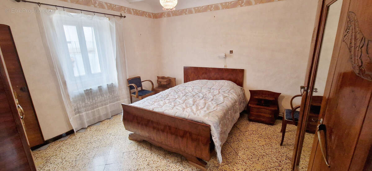 Maison à SAINT-JULIEN-LES-ROSIERS