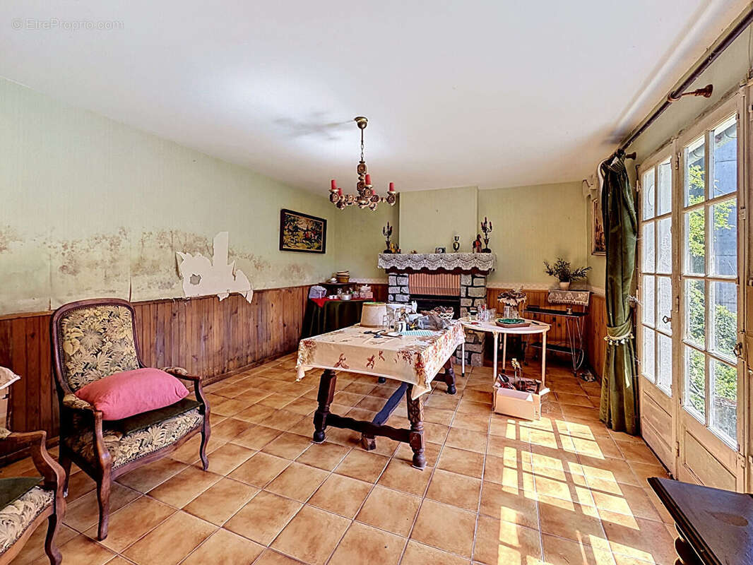 Maison à PIERRE-BUFFIERE