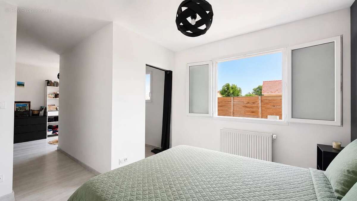 Maison contemporaine de plain-pied – 104 m² habitables – Terrain de 836 m² – Étroussat - photo 9