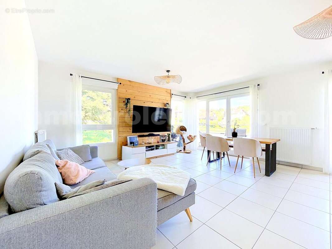Appartement_T4_Villy-le-Pelloux_belle_superficie_proche_prox_frontière_Suisse_direction_GENEVE_autoroutes_investissement_locatif_vente_vue_terrasse_séjour_ - Appartement à VILLY-LE-PELLOUX