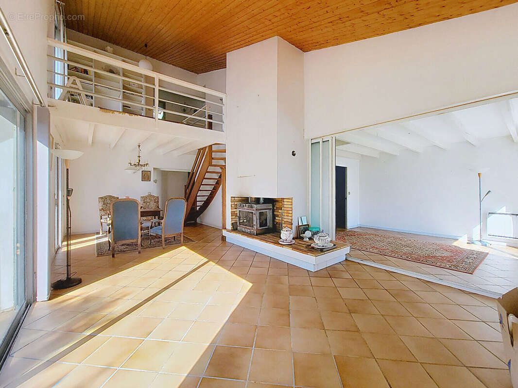 Maison à PAREMPUYRE