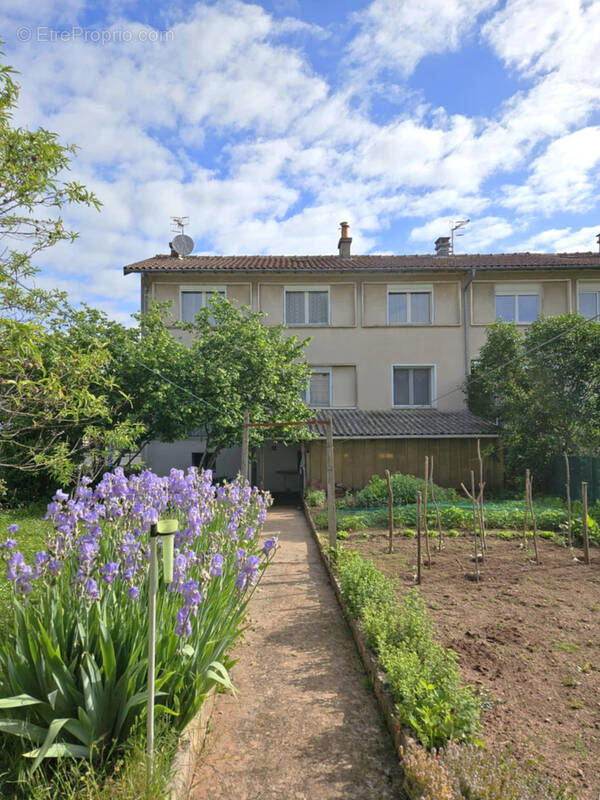 Maison à ONET-LE-CHATEAU