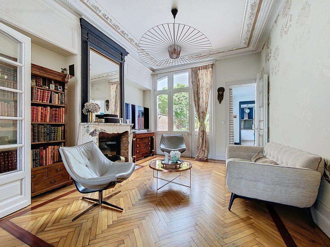 Maison à LA CHAPELLE-D'ARMENTIERES