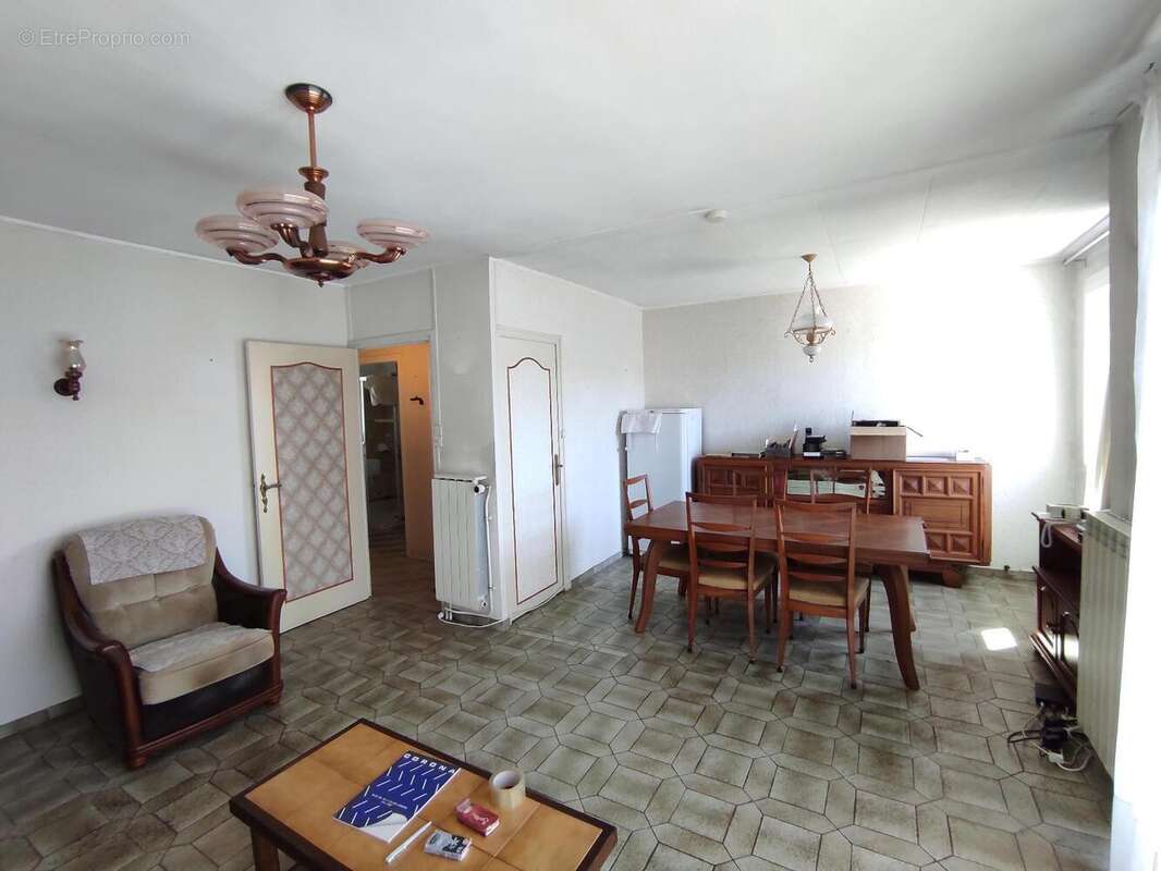   - Maison à MEYZIEU