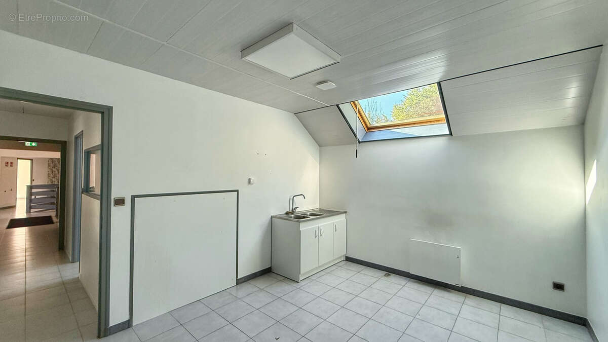 VOIRON, Locaux professionnels - photo 16