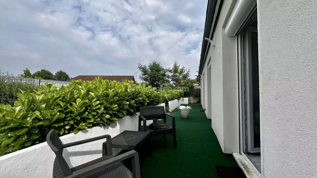 Maison à SAINT-VICTOR-DE-MORESTEL