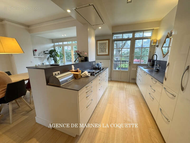 Maison à MARNES-LA-COQUETTE