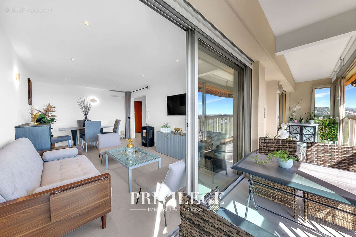 Appartement à MANDELIEU-LA-NAPOULE