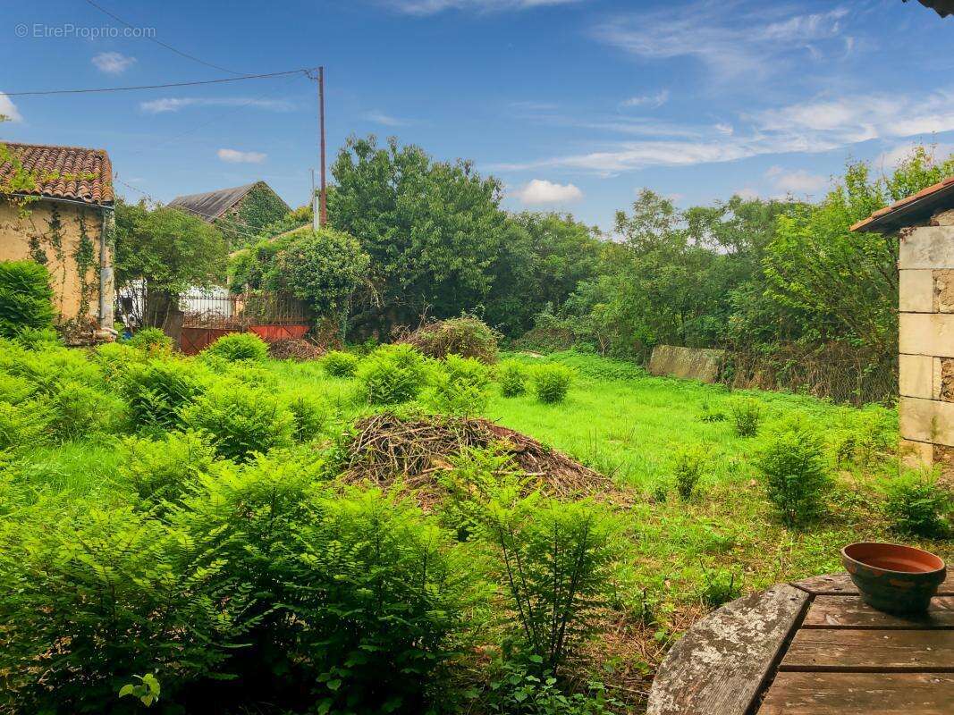 Maison à BONNEUIL-MATOURS