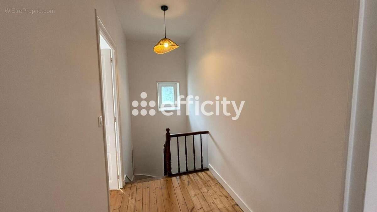 Maison à RUELLE-SUR-TOUVRE