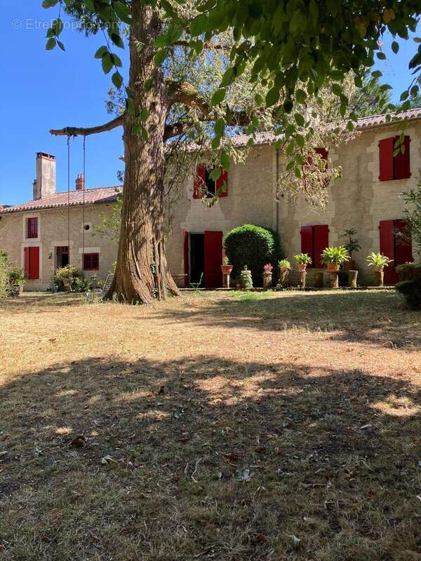 Maison 330 m² à Marsac-Sur-L'isle  - photo 2