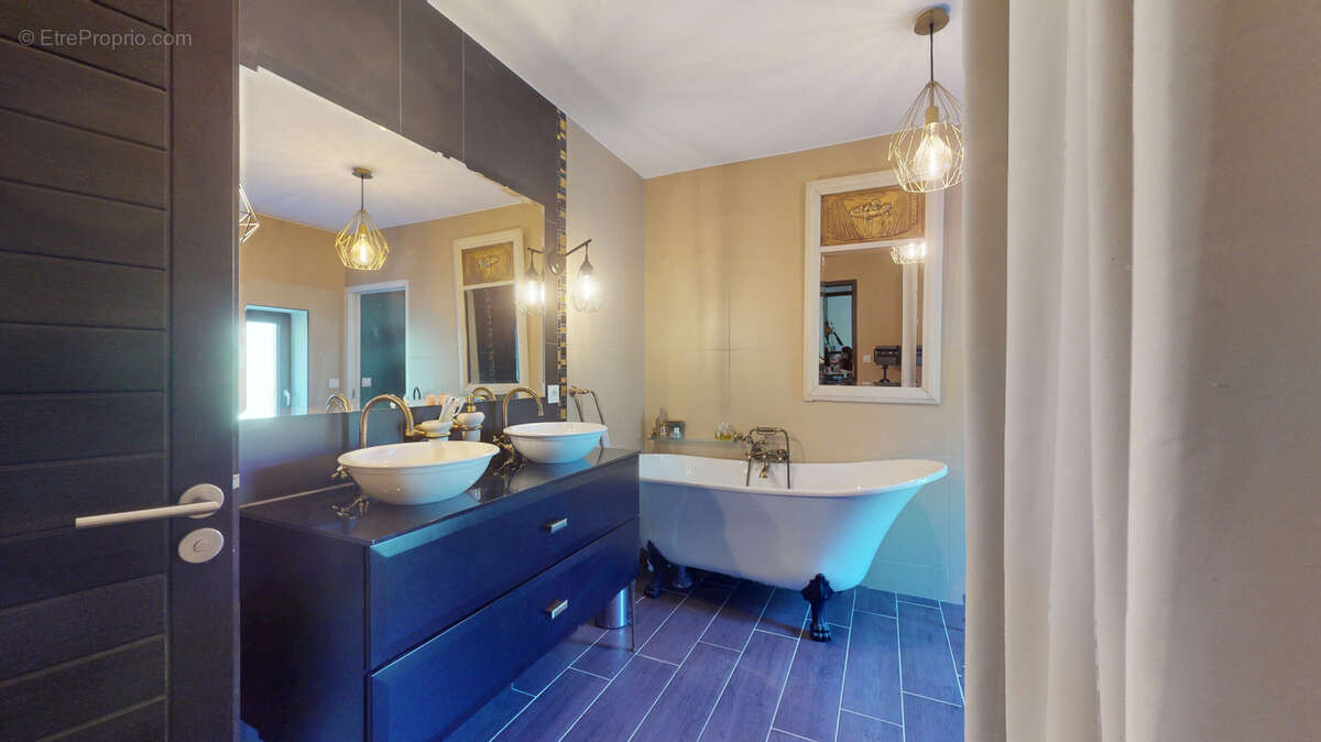 Maison à MONTAIGUT-SUR-SAVE