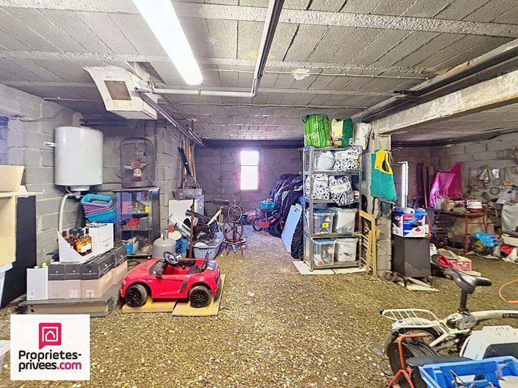 Villa avec grand garage sur 2360 m² de terrain divisible - photo 18