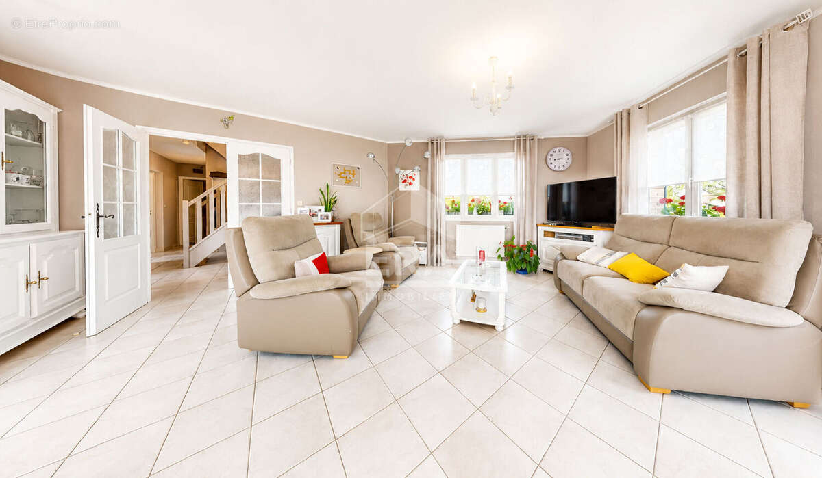 Maison individuelle à vendre  - 175m²  habitables - 6 chambres - plain pied -double garage - terrain 1800m² - photo 8