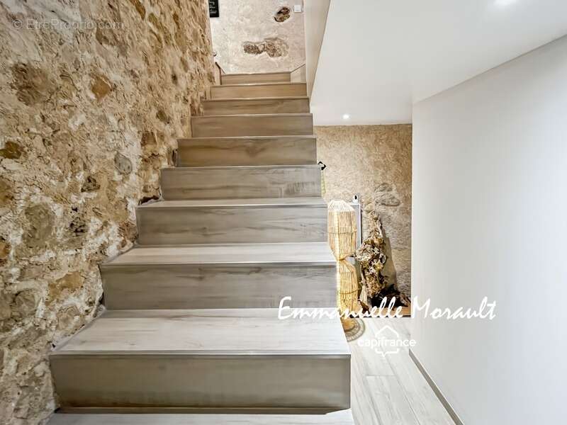 Appartement à BAGNOLS-EN-FORET