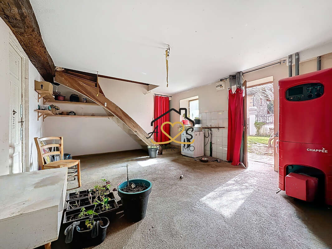 Maison familiale avec nombreuses dépendances   4 chambres   Terrain clos   Saint-Dier-d’Auvergne - photo 14
