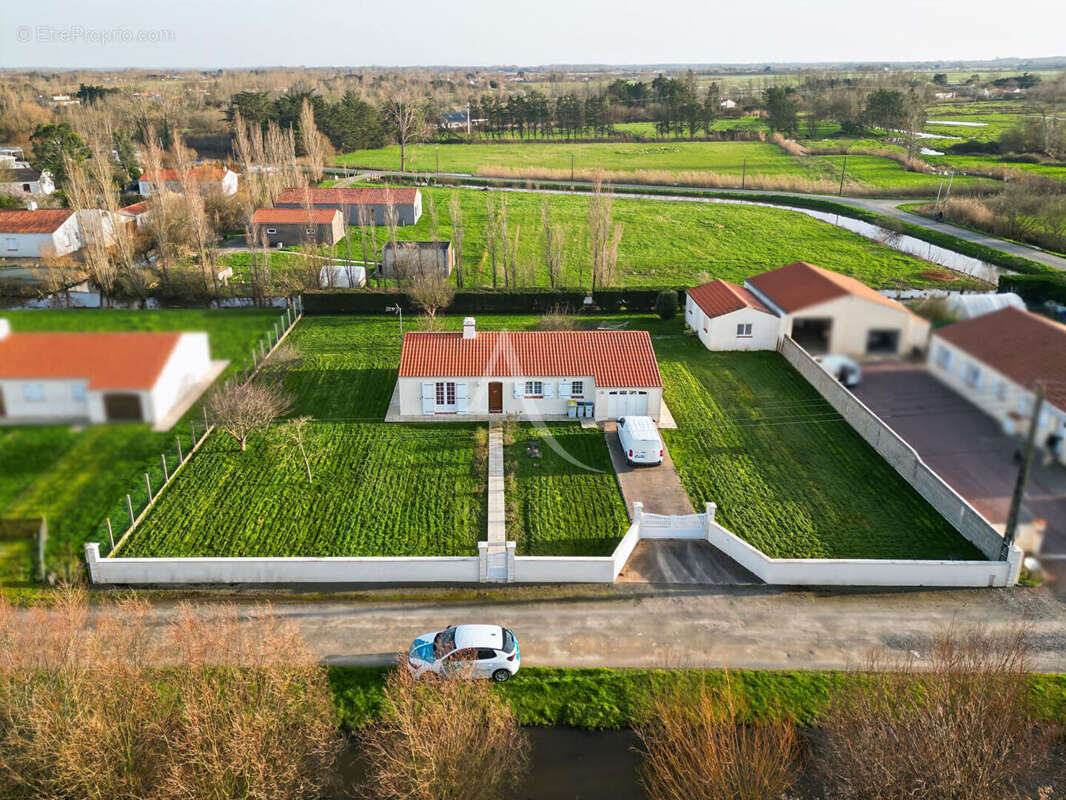 Maison à LE PERRIER