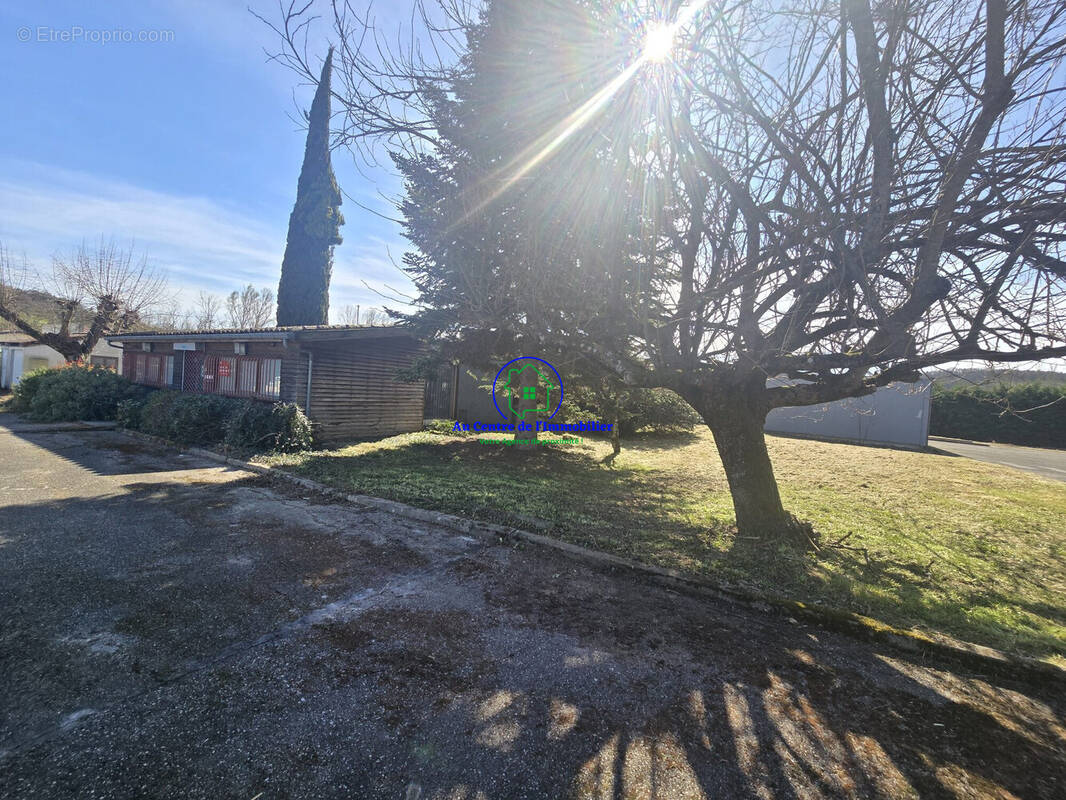 Commerce à PONT-DU-CASSE