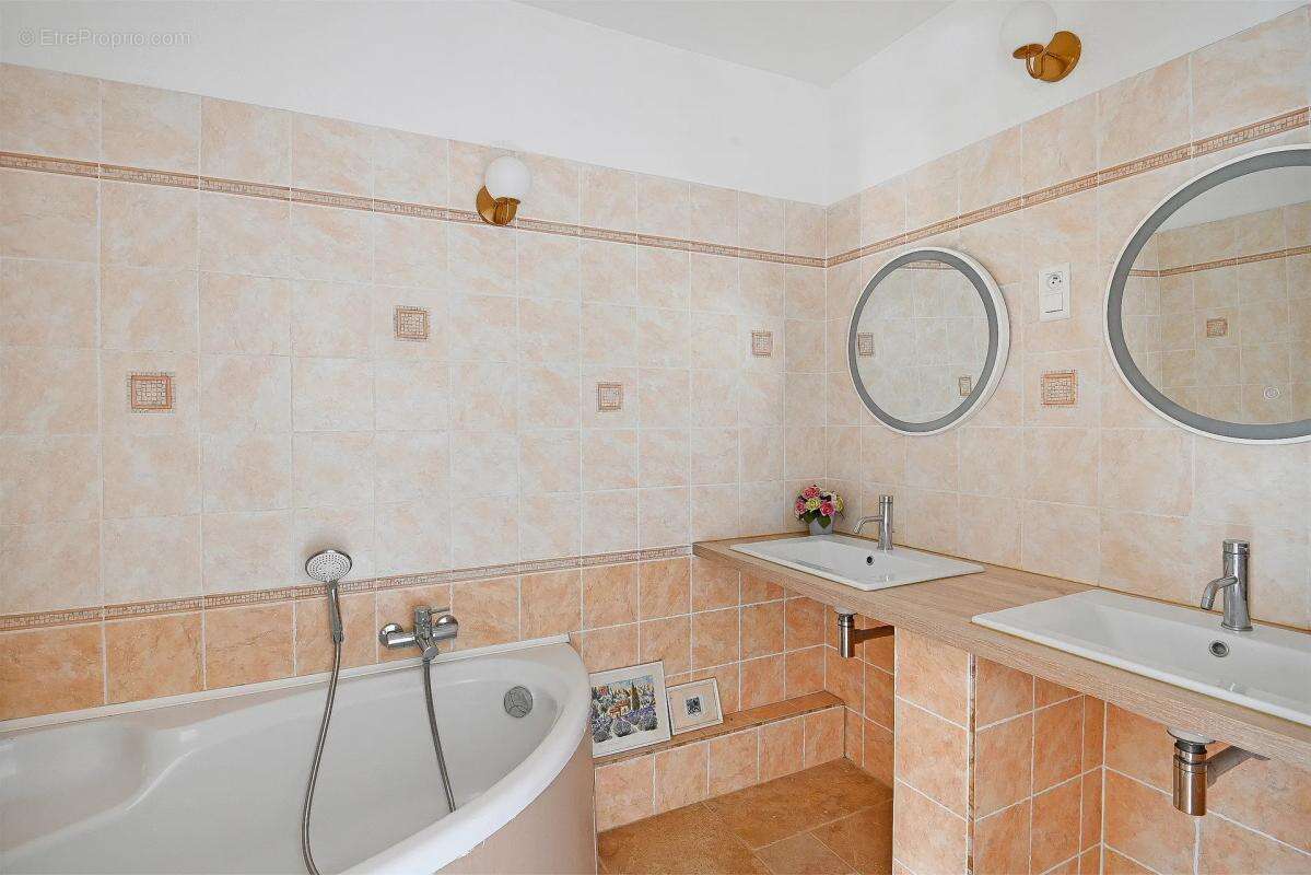 Appartement de 4 pièces de 87 m² à Nîmes - photo 9