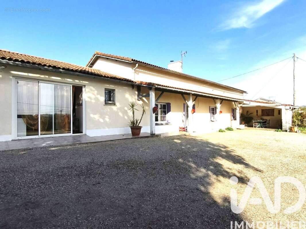 Maison 138 m² à Neuvicq  - photo 4