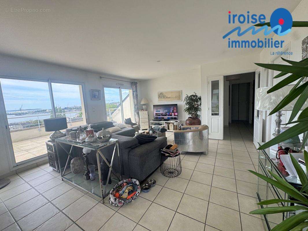 Appartement à LE RELECQ-KERHUON