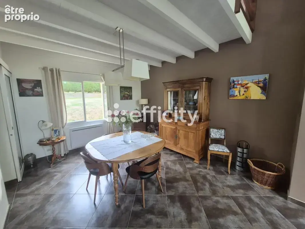 Maison 174 m² à Confolens  - photo 4