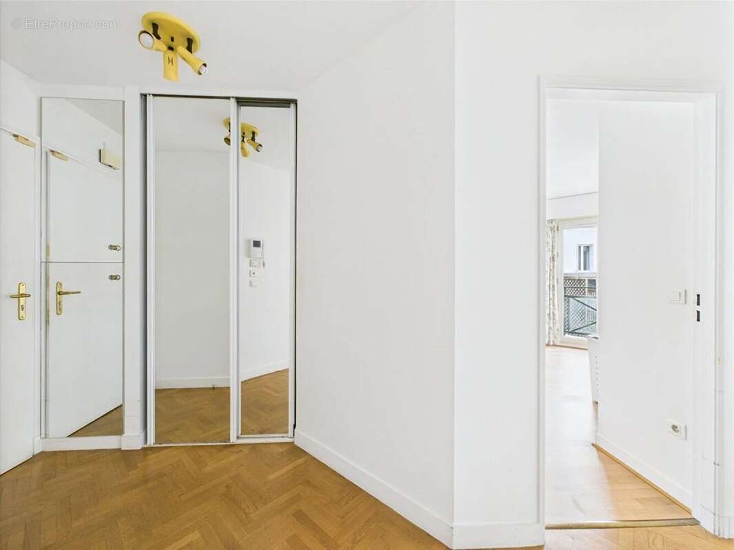 Appartement à PARIS-17E