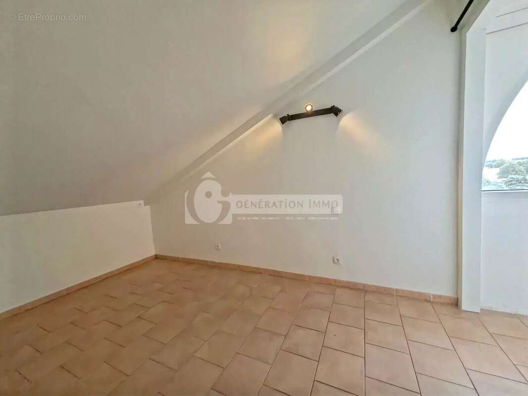 Arles - Duplex lumineux avec garage en résidence sécurisée - photo 15