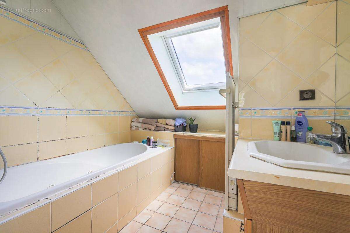 Appartement à SAULX-LES-CHARTREUX