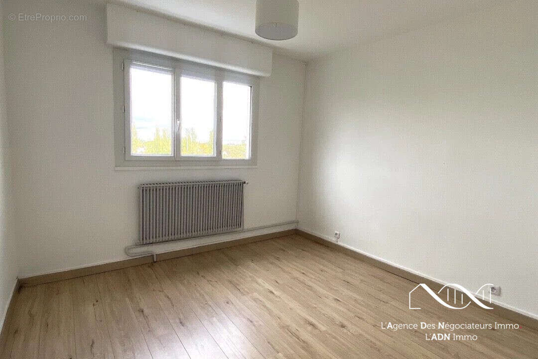 Appartement à SAINT-JEAN-DE-LA-RUELLE