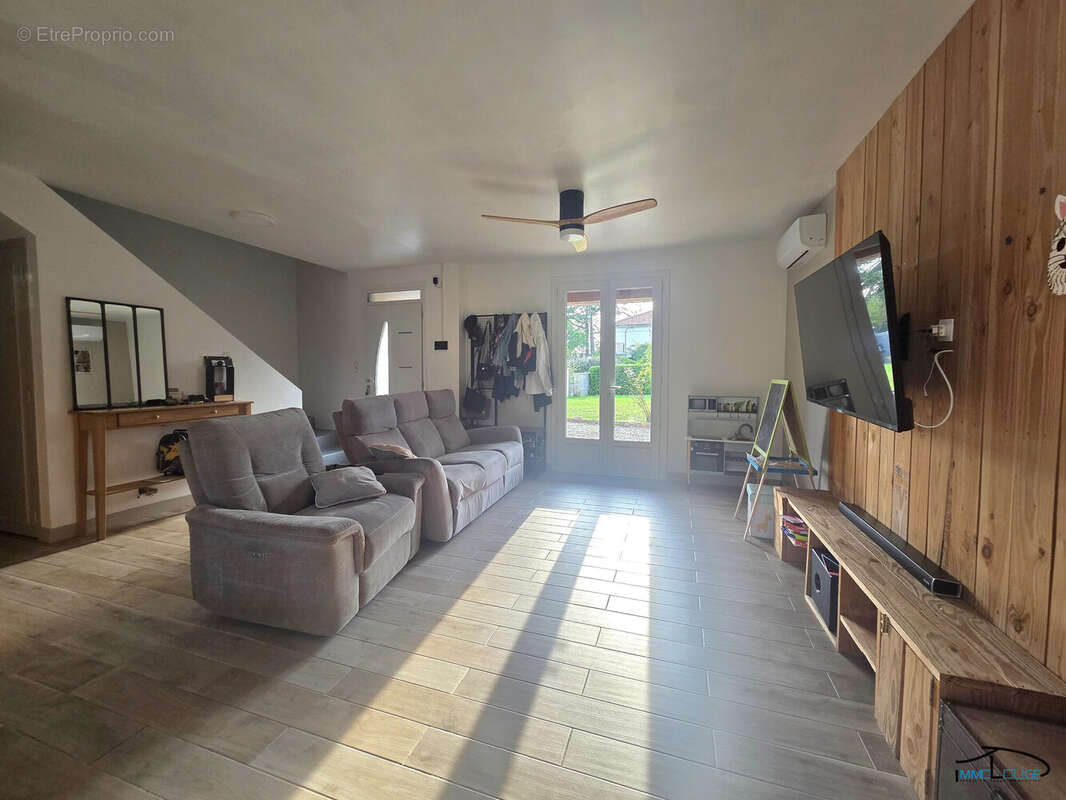 Maison à LIVINHAC-LE-HAUT